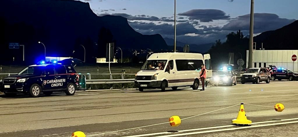 Intensificati i controlli stradali: carabinieri e unità cinofila in azione per la lotta allo spaccio di sostanze stupefacenti