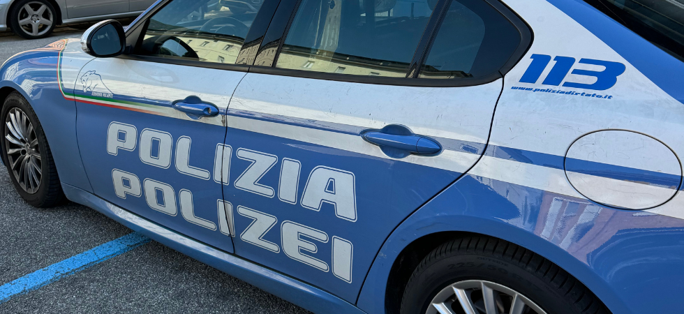 Ruba al supermercato ma viene fermato dagli addetti alla sicurezza: espulso un 21enne