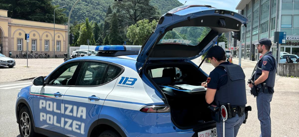 Ferragosto di controlli a tappeto: quasi 200 mezzi identificati e 392 persone controllate, il bilancio è di 5 espulsioni