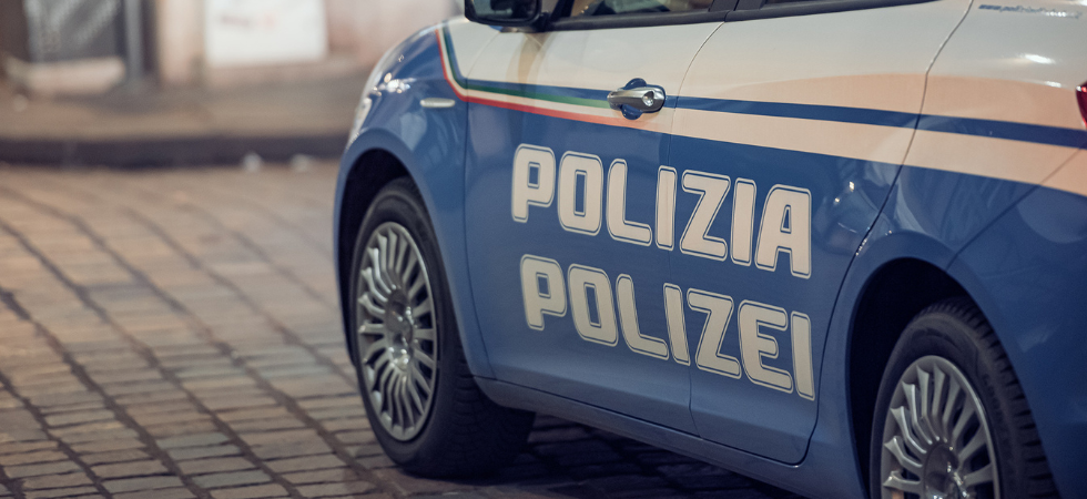 Intervengono per una rissa, ma scoprono che l’addetto alla sicurezza ha un anno e mezzo di condanna in carcere da scontare