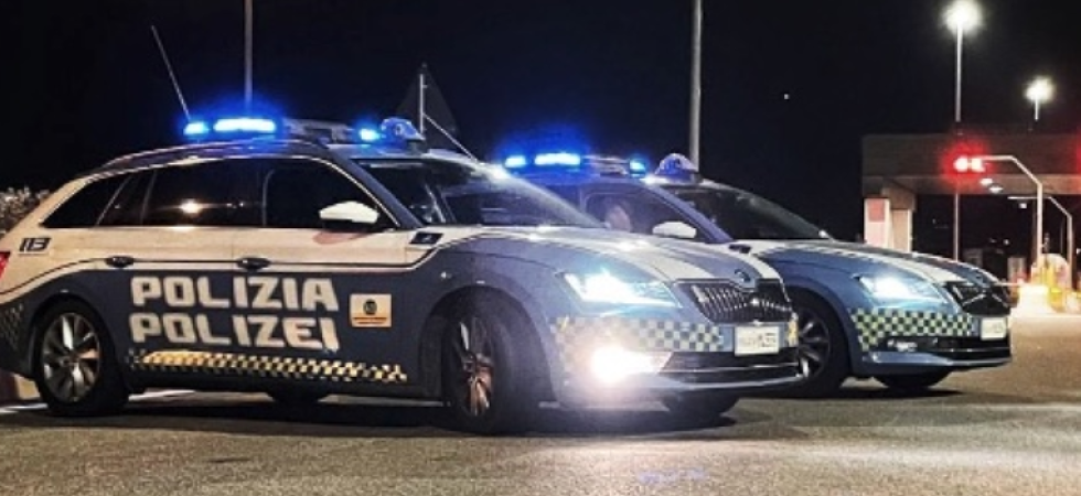 Viaggia in A22 con un carico di carne "abusivo" e ai controlli esibisce una carta d'identità falsa: arrestato un 47enne