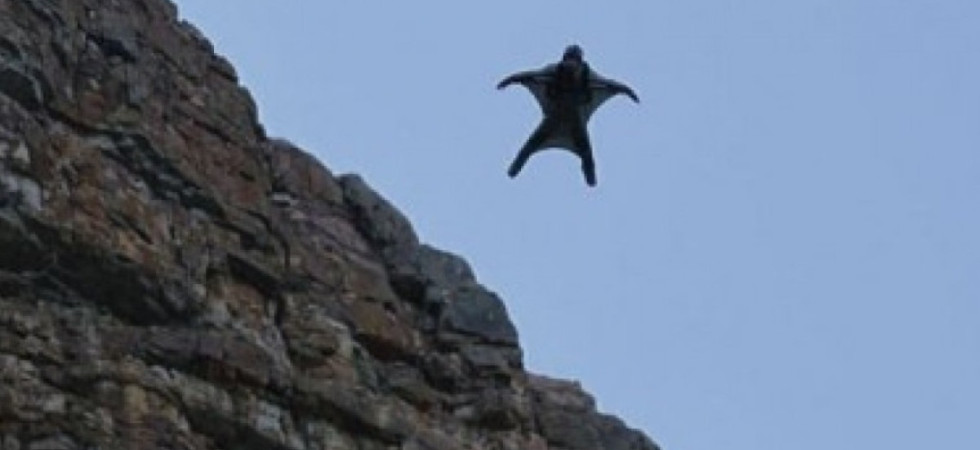Tragedia in quota, base jumper precipita dopo aver impattato su uno sperone roccioso: morto un 41enne