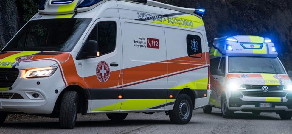 Tragico incidente, precipita con l'auto per 150 metri in un ripido pendio: morto il conducente