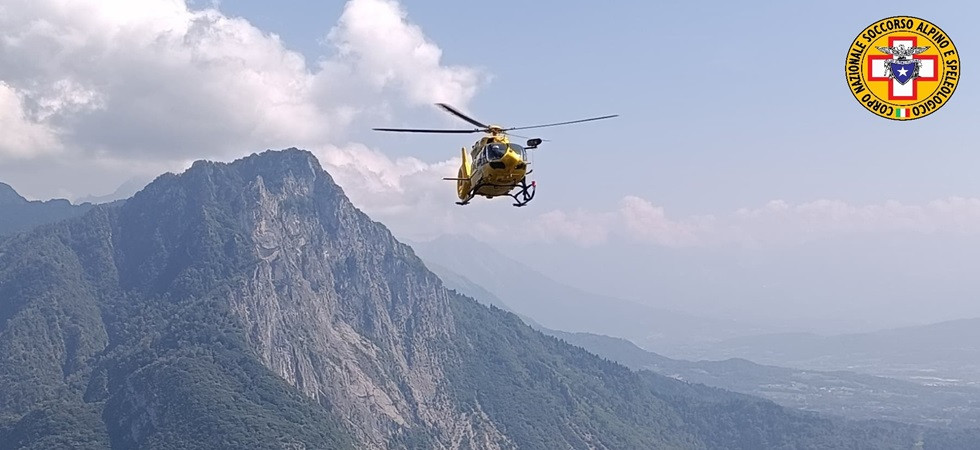 Scivola dal sentiero ma riesce ad aggrapparsi a dei rami, 32enne portato in salvo dai soccorritori