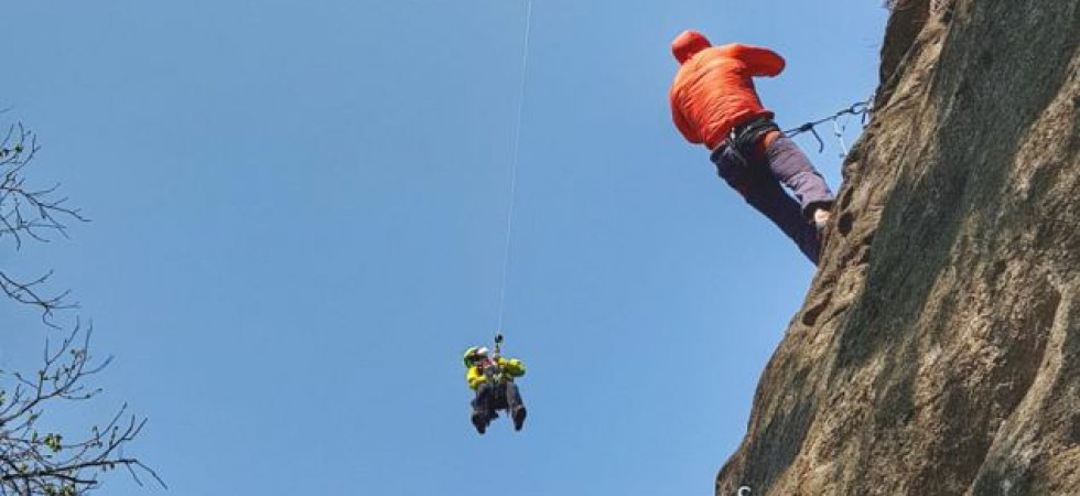 Alpinista precipita sulla normale del Bus del Diaol e sbatte contro le rocce: è in gravi condizioni