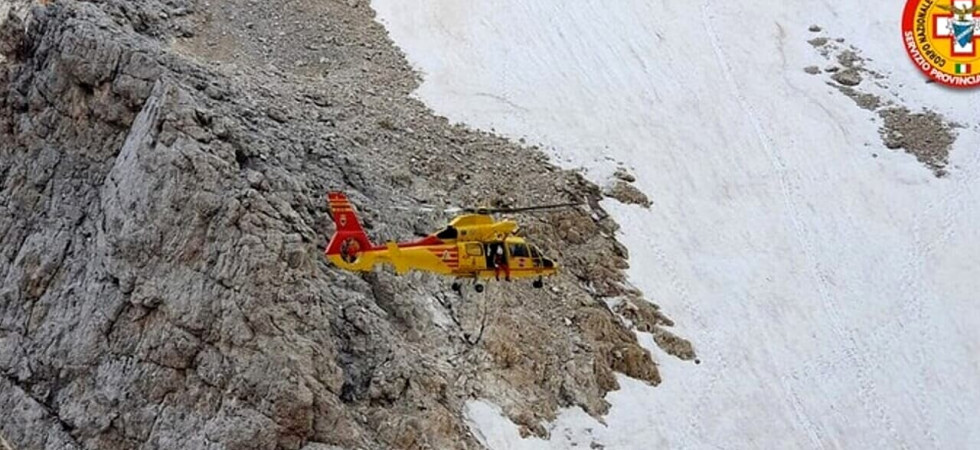 Si ferisce sul ghiacciaio della Marmolada e rimane bloccata: soccorso alpino in azione per salvare un'alpinista 43enne