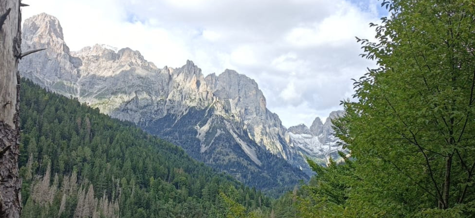 Sorprese dal vento forte e dalla neve sul sentiero, perdono la traccia a 2.300 metri di quota