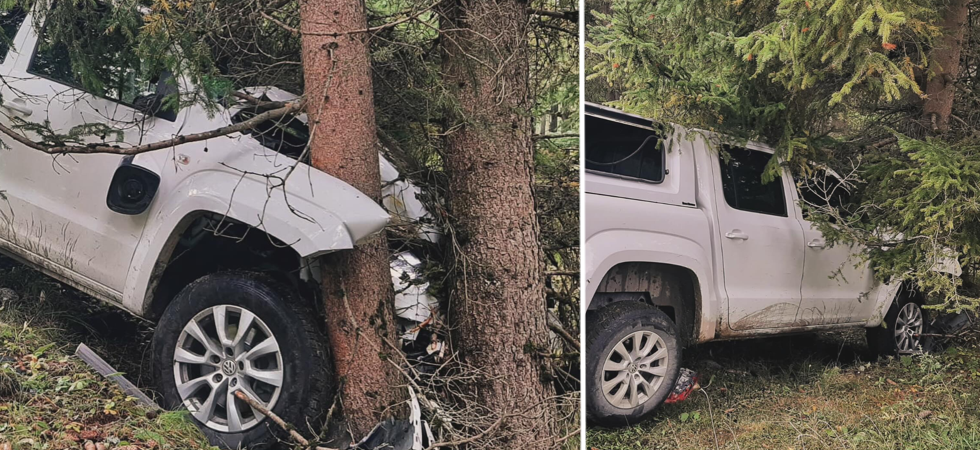 Perde il controllo del pick-up e il mezzo finisce per schiantarsi con violenza addosso a un albero: attimi di paura