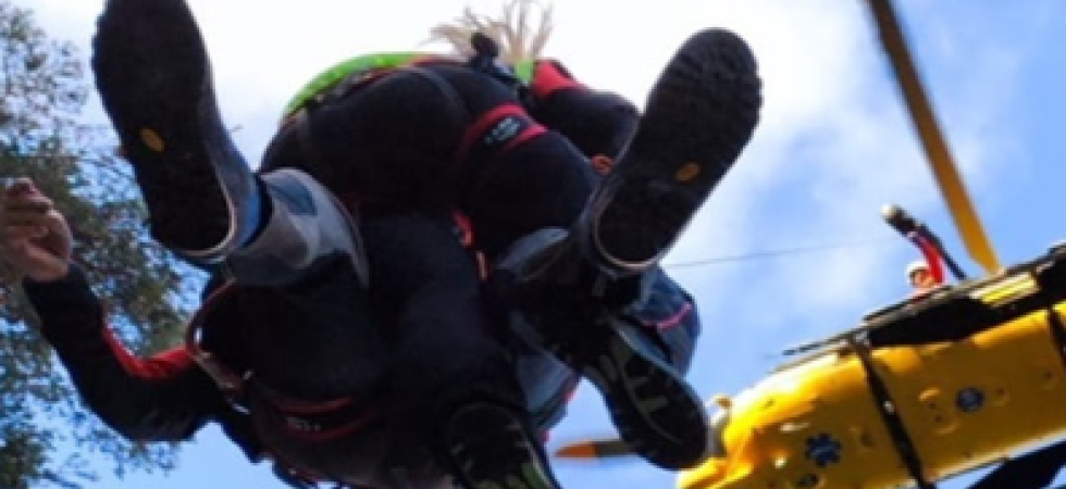 Foto d'archivio Si fa male alla gamba scivolando sul sentiero e rimane bloccata: una 69enne salvata grazie all'applicazione GeoResQ