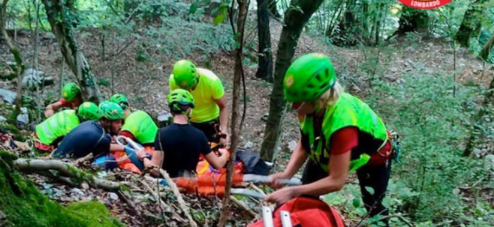 Foto d'archivio Pomeriggio a funghi finisce in tragedia, morto un 76enne: l'uomo è precipitato per 20 metri in una scarpata