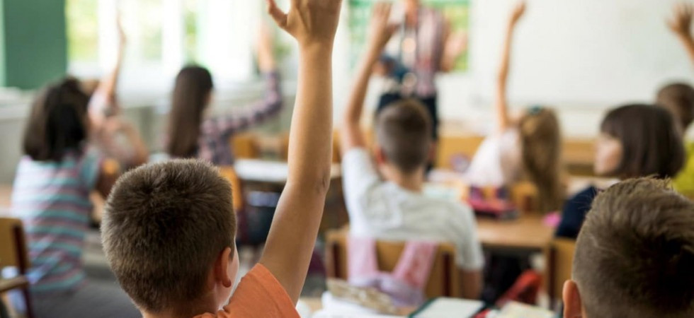 Idrocarburi nel giardino della scuola elementare, la nota del Comune