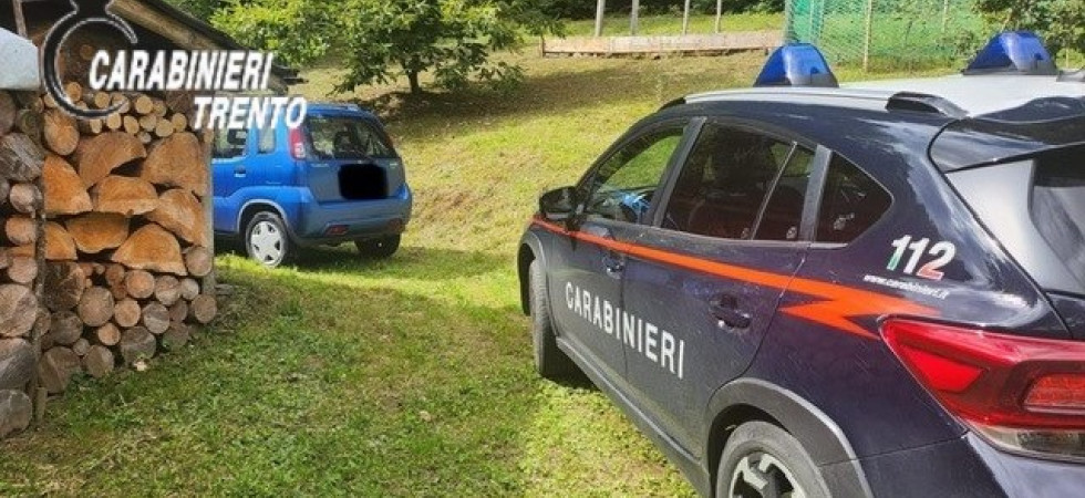 Ruba un'auto per tornare a casa dopo esser stato fermato ubriaco alla guida (e cerca di utilizzare le carte di credito