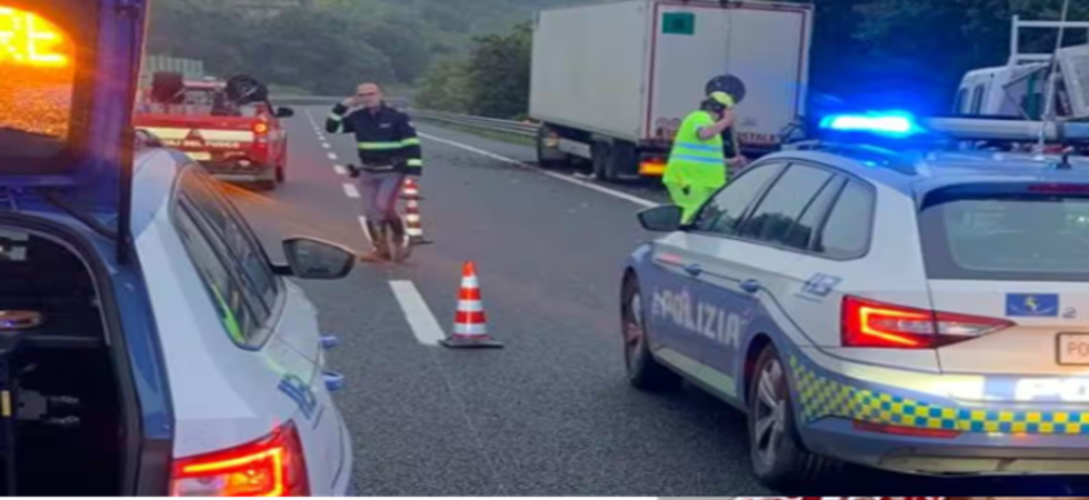 Foto Archivio Tragedia in Autostrada, auto si schianta contro un autoarticolato: morto il 36enne alla guida