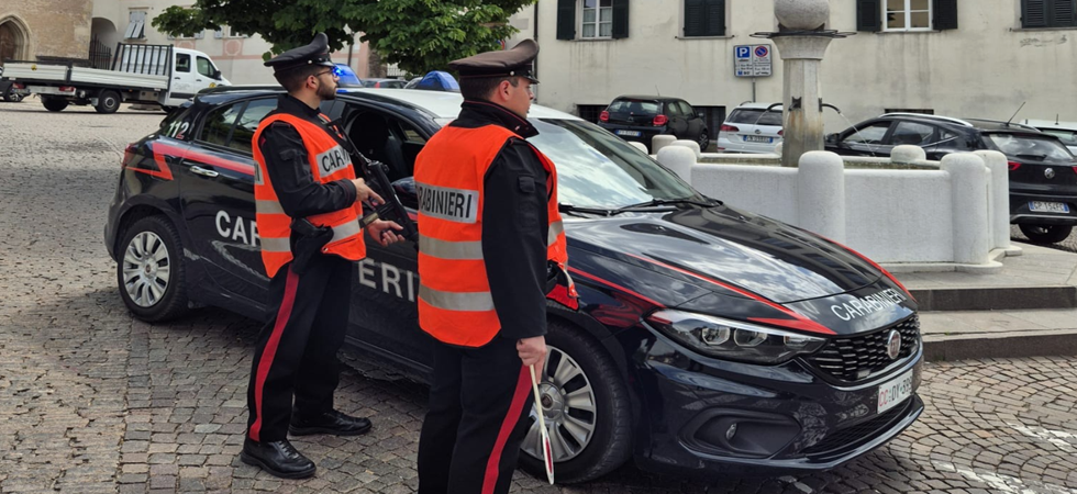Entrano in una villetta e la svaligiano: beccate due donne