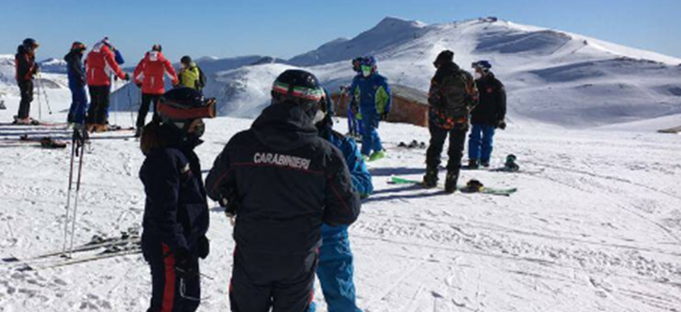 Si masturba sulle piste da sci davanti a 4 ragazzini: patteggia la pena e risarcisce i danni morali