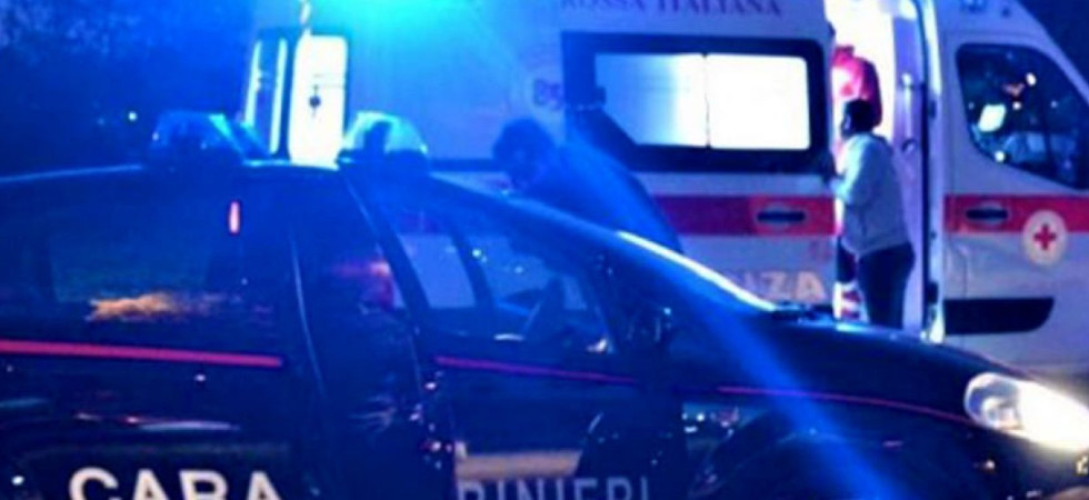 Picchiano e spintonano un ragazzino al parco a tarda sera e il giovane finisce in pronto soccorso