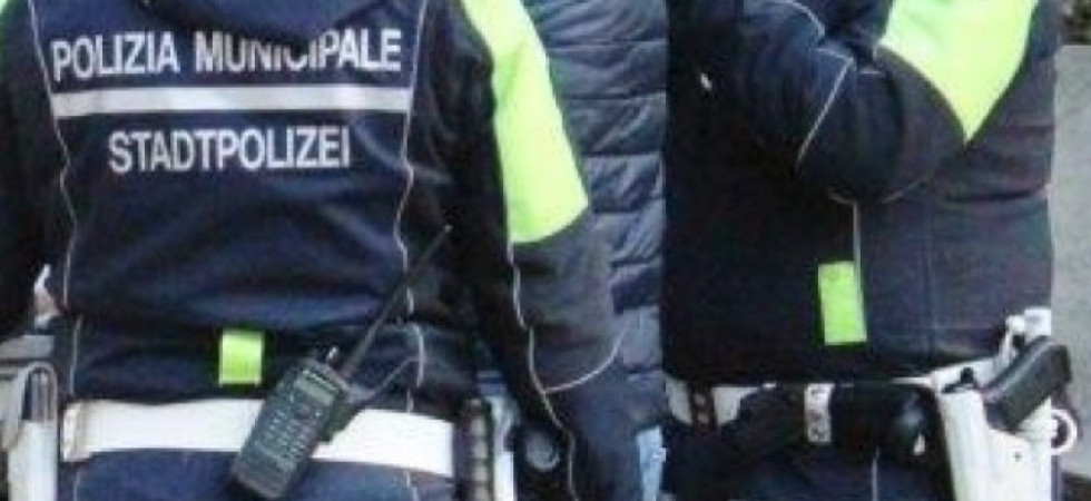 Colto in flagrante mentre spacciava, nei guai un 38enne: fermato dalla polizia municipale e arrestato