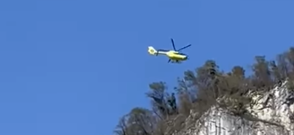 Accusa un malore mentre arrampica e non riesce più a muoversi: in azione due squadre di soccorritori e l'elicottero