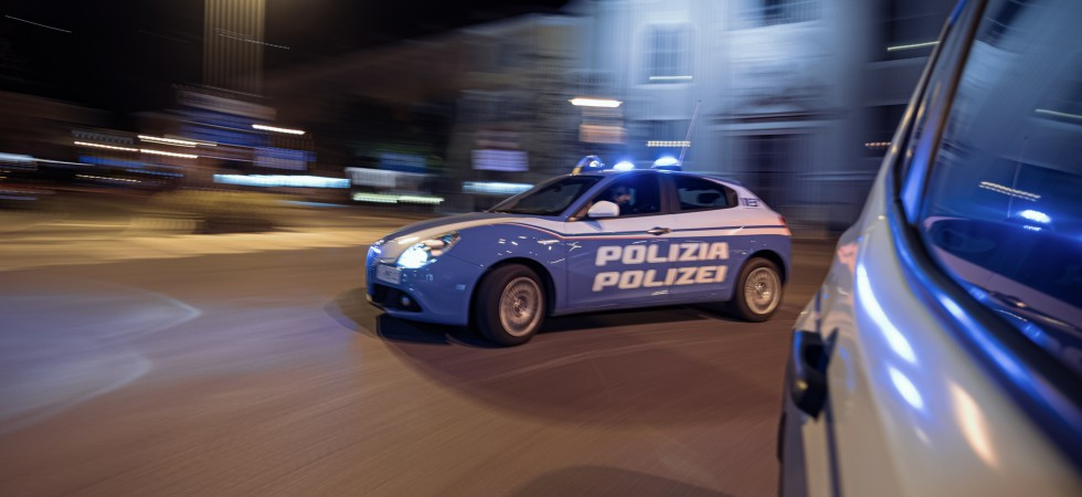 Rapinatore seriale si nascondeva in città ma viene fermato dalla polizia: 30enne pluripregiudicato in manette, sarà espulso