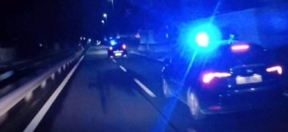 Folle inseguimento nella notte sulla statale, ricercati tre uomini