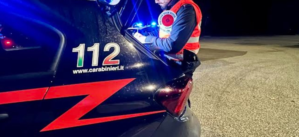 Gira per il paese armato di coltello: 48enne denunciato dai carabinieri