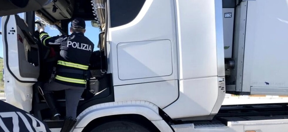 Luci e frecce non funzionanti, pneumatici usurati o carrozzeria danneggiata