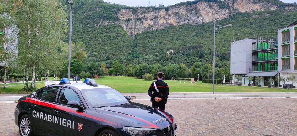 Perseguita la madre e viola il divieto di avvicinamento: arrestata una 19enne