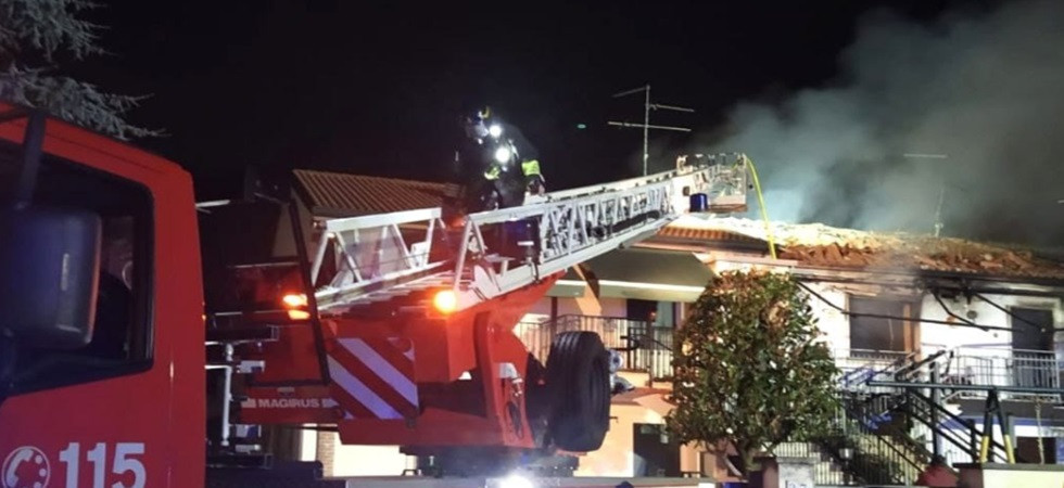 Scoppia la caldaia e la casa viene avvolta dalle fiamme, 85enne in gravi condizioni trasferito in ospedale