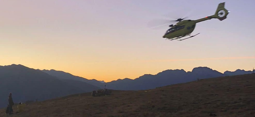 Scontro in volo con un'altra vela e precipita per 15 metri: parapendista 47enne trasportato in ospedale