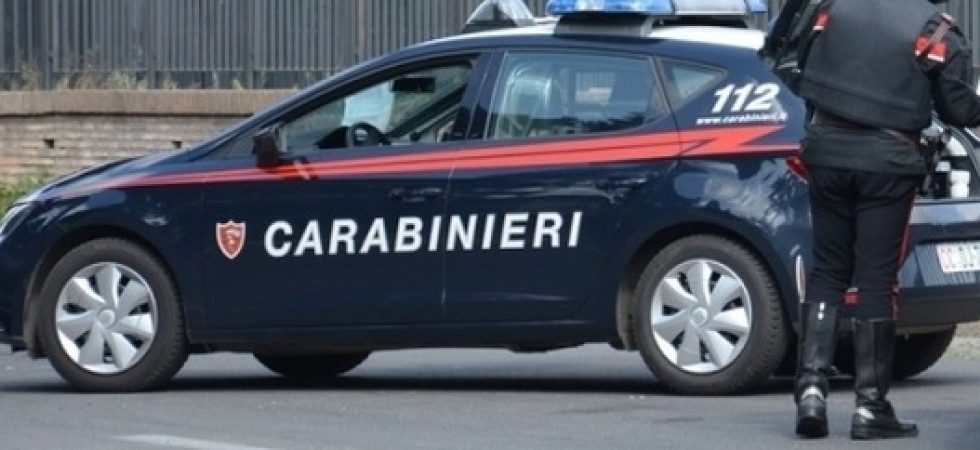 Strattonano e rapinano un ragazzino per strada: due minorenni rintracciati dai carabinieri e denunciati