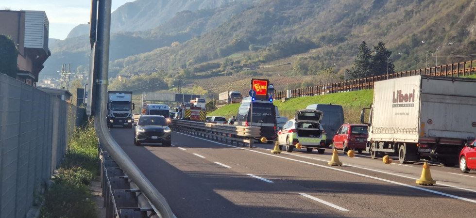 Tamponamento in tangenziale, diverse persone coinvolte: soccorsi in azione