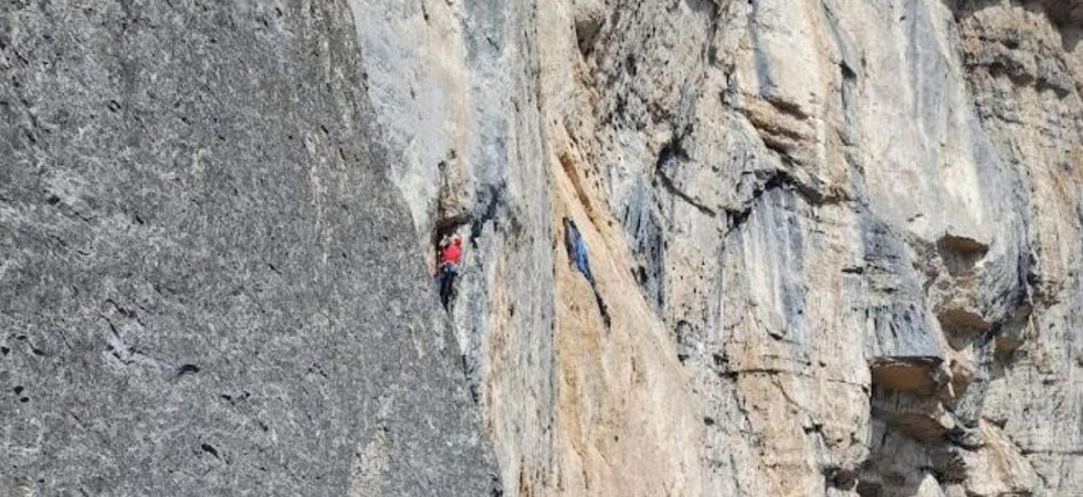 Tragedia nell'Alto Garda: base jumper si schianta contro la parete