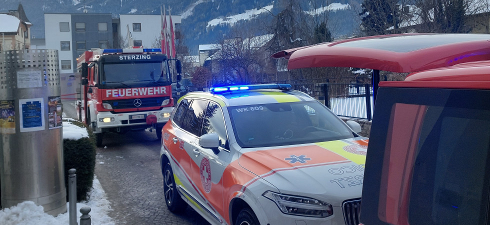 Persona intrappolata nel vano ascensore durante i lavori di manutenzione: soccorsi in azione