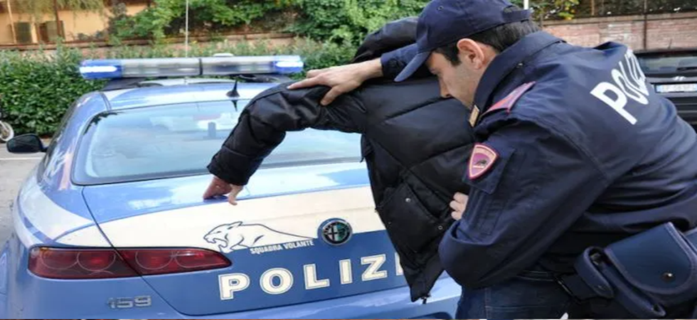 Sequestra e violenta la compagna di 29 anni, arrestato 40enne