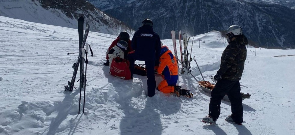Foto archivio Tremenda caduta a pochi passi dal rifugio, perde il controllo degli sci e sbatte violentemente la testa