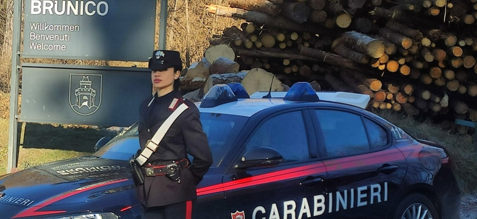 Alla vista dei carabinieri si dà alla fuga: inseguito a piedi dai militari