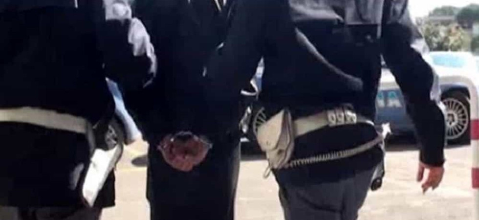 Molesta due ragazze sedute su una panchina palpeggiandole: in arresto un 36enne (denunciato appena un mese fa per episodi