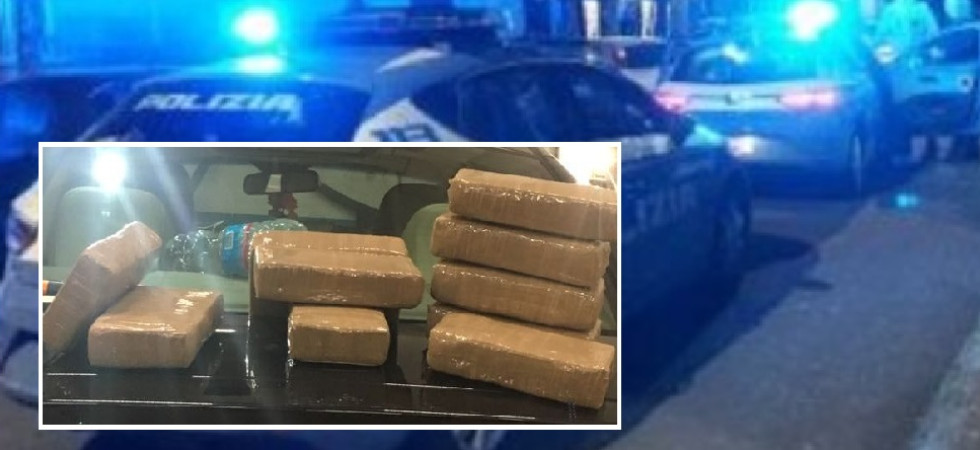 Venticinque chili di cocaina nascosti nel doppiofondo di un'auto, bloccati dalla polizia due uomini