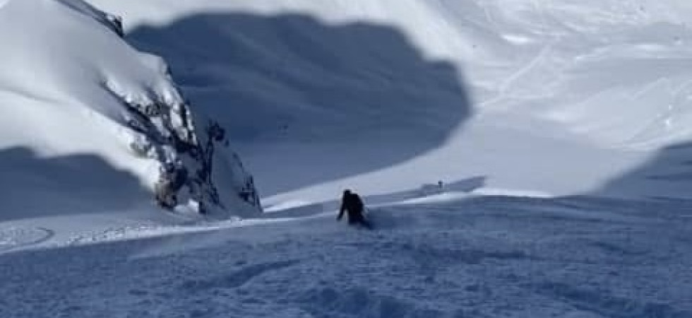 Scende a valle con gli sci ma viene travolto da valanga che lo trascina per decine di metri