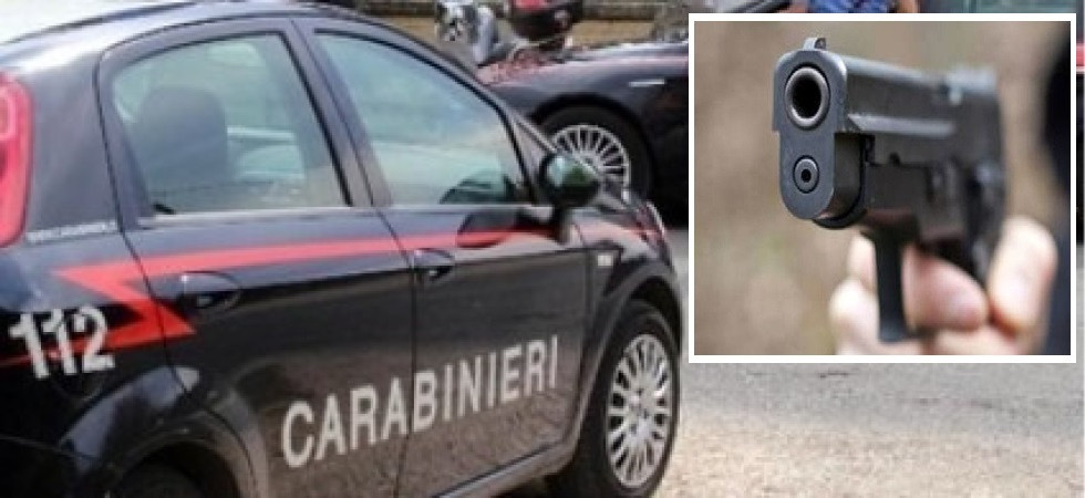 Paura in paese, spara più colpi di pistola dal balcone per festeggiare il Natale