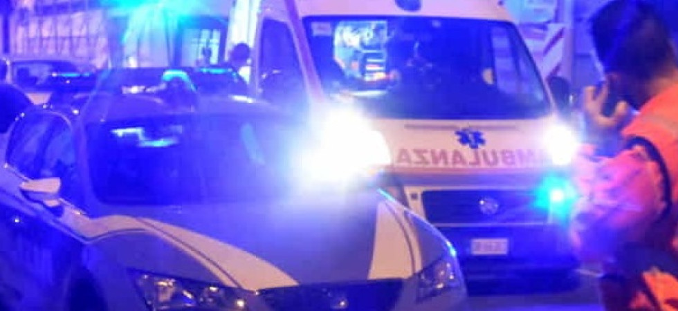 Rompe un bicchiere di vetro in faccia a un altro cliente durante una lite in un bar: denunciata una 36enne