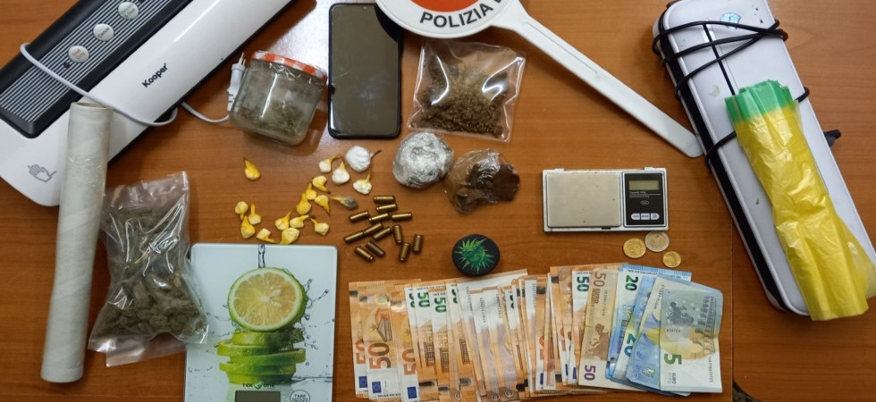 Sorpreso all'uscita di un bar con cocaina e marijuana, pusher arrestato dalla polizia locale
