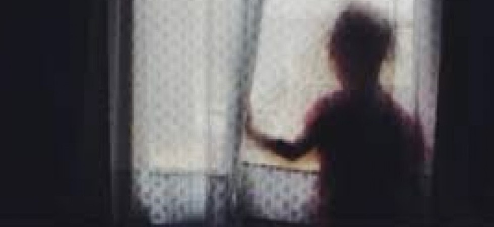 Ragazza minacciata con un coltello e insultata perché "troppo occidentale": padre e madre condannati a 2 anni di reclusione