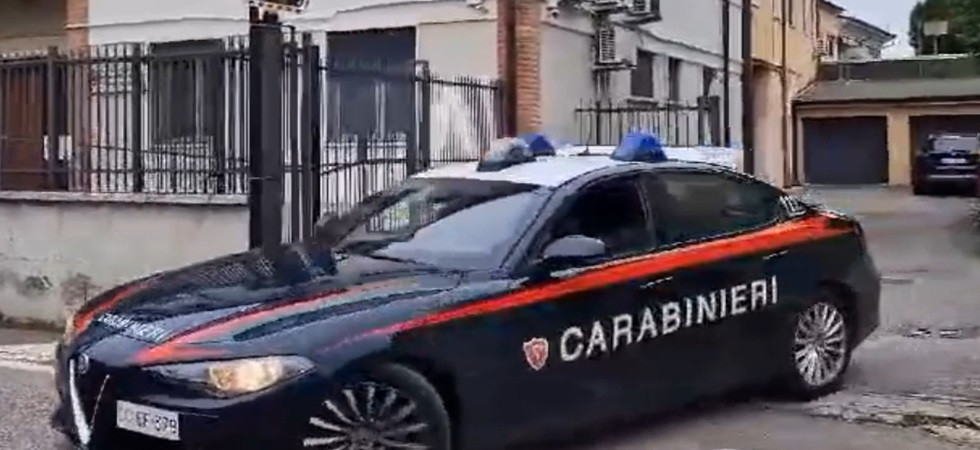 Coinvolta in un vasto spaccio di metanfetamine, donna di 43 anni rintracciata dopo essere fuggita all'arresto