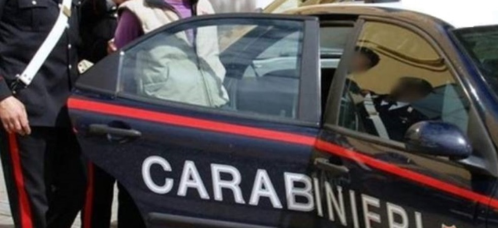 Viola il divieto di avvicinamento, minaccia e aggredisce l'ex compagna