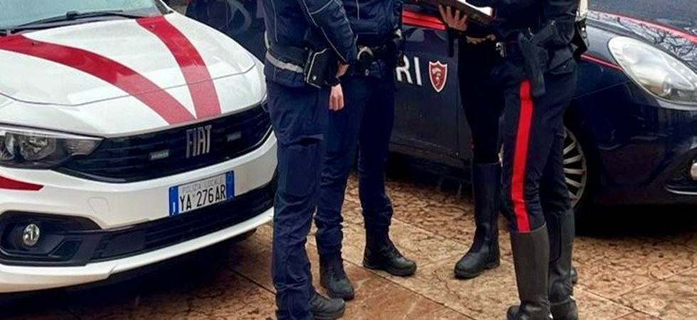 Fermato dalla polizia cerca di scappare e aggredisce due agenti