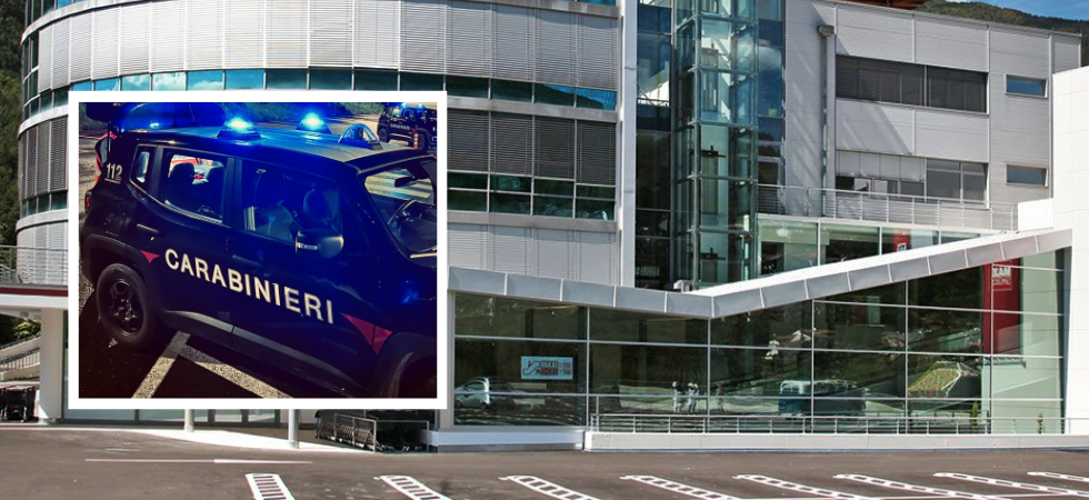 Molesta una donna al centro commerciale e aggredisce a spintoni i carabinieri: denunciato un uomo