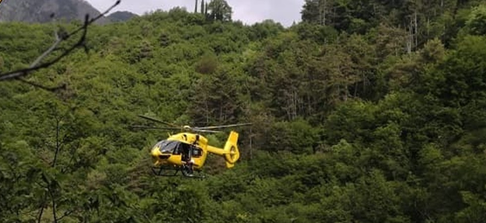 Scivola durante un'escursione e sbatte violentemente la testa, 26enne elitrasportata in ospedale