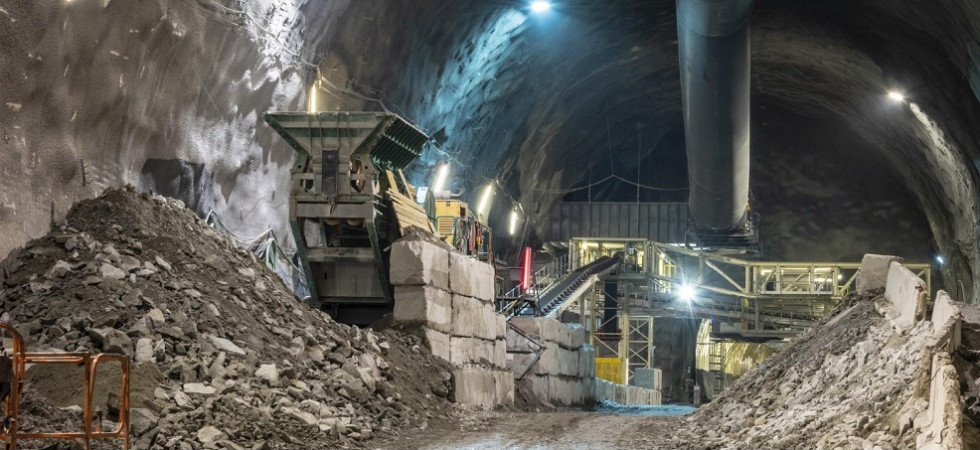 Tunnel del Brennero, esplosione nella galleria di base: un operaio di 44 anni trasportato in ospedale con gravi ferite