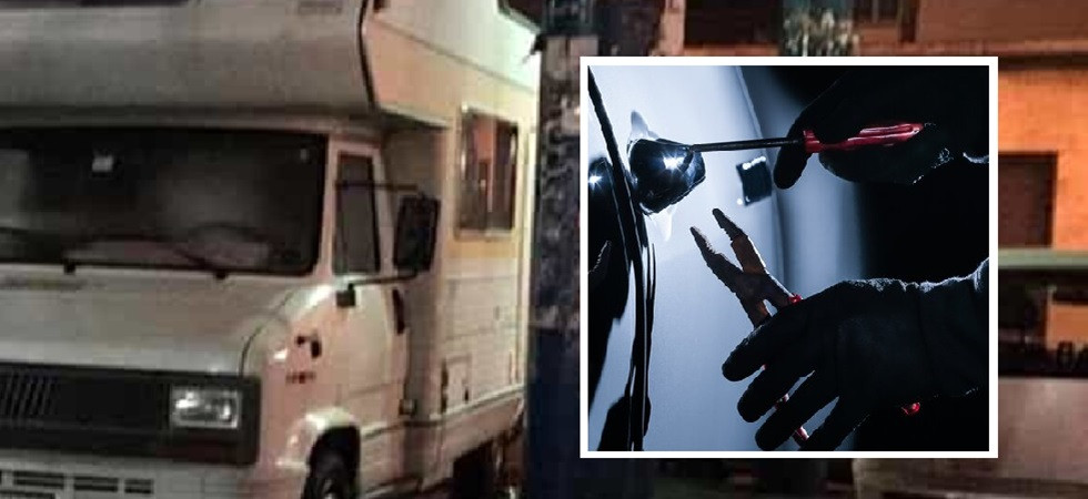 Si introduce in un camper e ruba cinque cellulari: ladro 29enne individuato grazie alla geolocalizzazione e arrestato